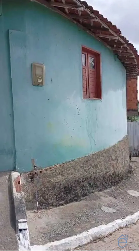 Casa de esquina, no centro de de Mar Vermelho, 52m2, 2/4, com garagem - Foto 2