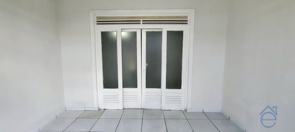 Casa à venda de esquina na Ponta Grossa, 3/4, sala ampla, garagem e DCE, 323m2 - Foto 5