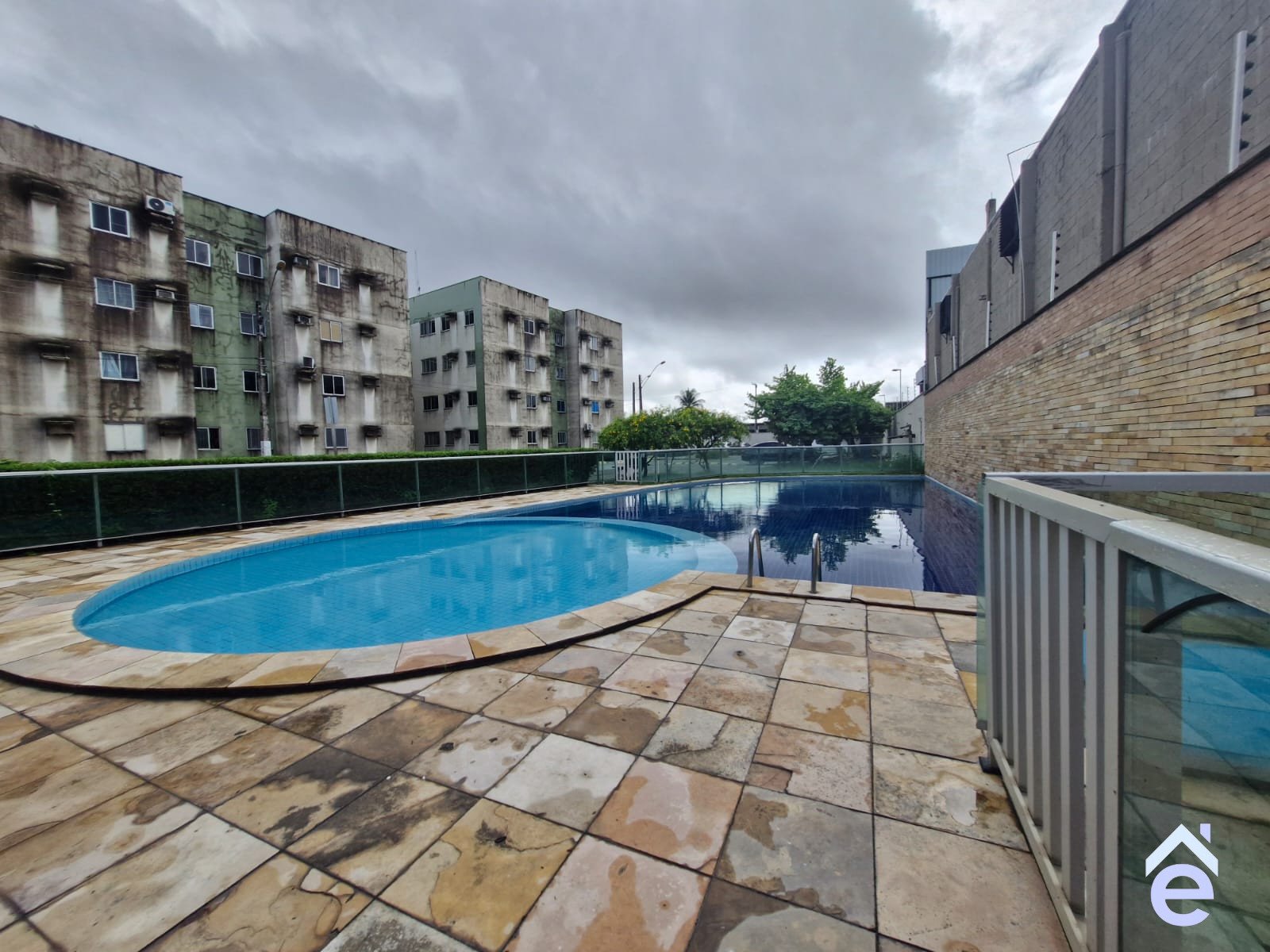 Alugo apartamento na Santa Lúcia, Res. Jardim Brasileto, 2 quartos, piscina, R$ 1.300,00 - Foto 2
